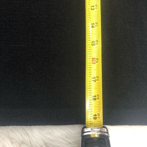 St. John Basics Shoulder Zip Sleeveless Top - Picture 13 of 15